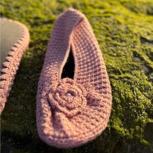 Chic Pink Crochet Headband with Floral Accent
